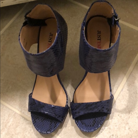 Blue & Black Snake Skin Print Heels! - Picture 4 of 5